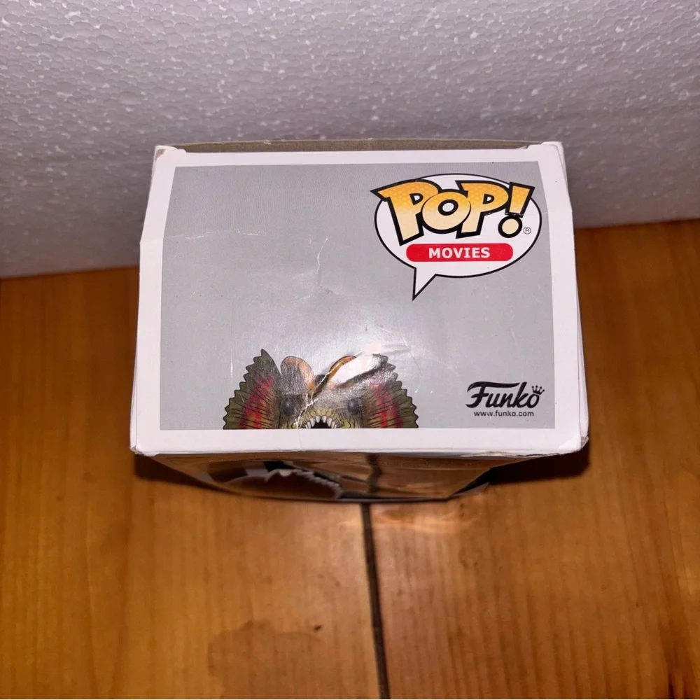Funko Pop Jurassic Park Dilophosaurus #550 Vinyl Figure - Picture 3 of 8